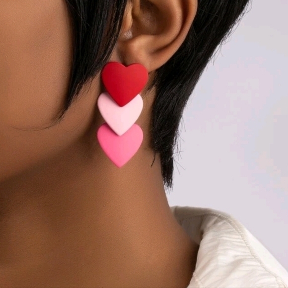 Modcloth Jewelry - MODCLOTH HEART CASCADE EARRINGS